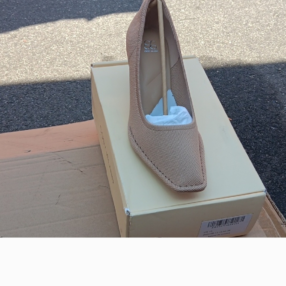 RefinEdge Square Toe Heeled Pump